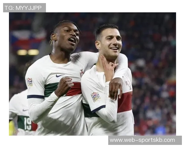 达洛特与C罗共享咖啡时光合影曝光成为最佳咖啡搭子 达洛特与C罗共享咖啡时光合影曝光成为最佳咖啡搭子